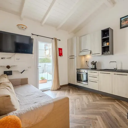 In Centro A Con Parcheggio Privato E Balcone * Ольбія