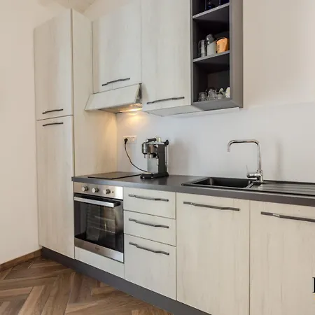 In Centro A Con Parcheggio Privato E Balcone * Ольбія