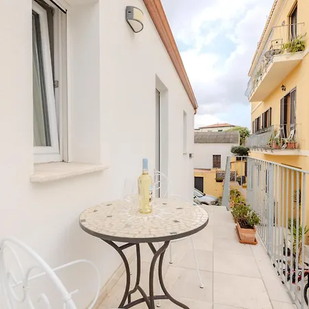 In Centro A Con Parcheggio Privato E Balcone Ольбія