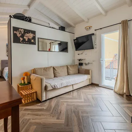 In Centro A Con Parcheggio Privato E Balcone * Ольбія