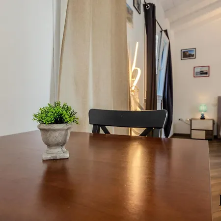 In Centro A Con Parcheggio Privato E Balcone * Ольбія